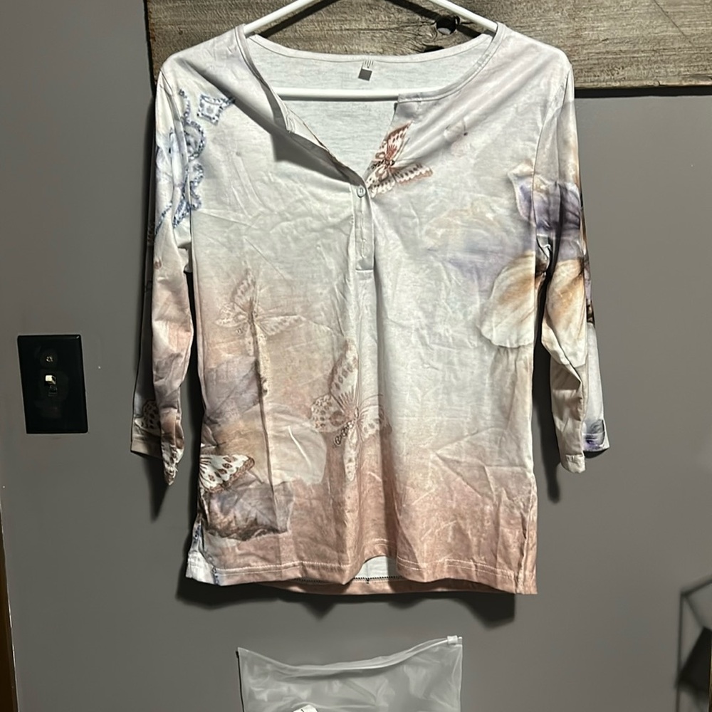 NWT Butterfly 3/4 sleeve shirt
